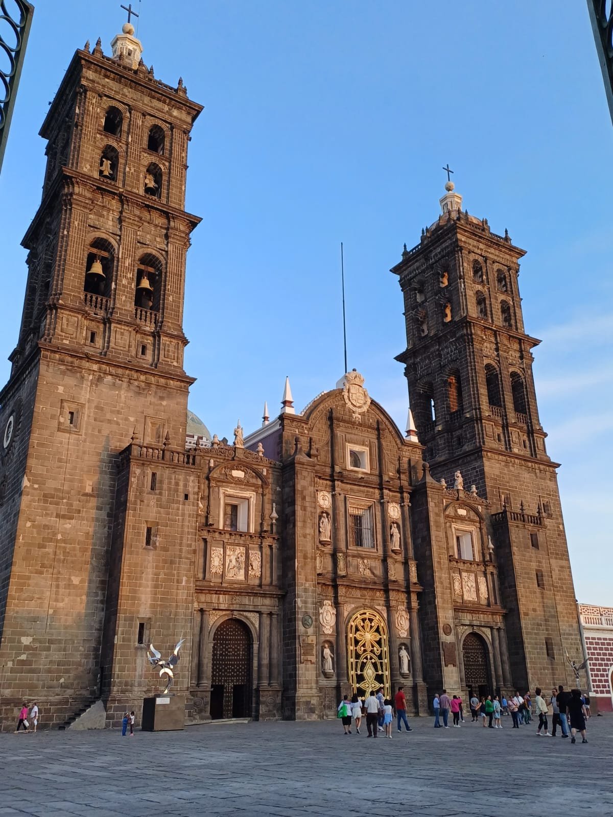 Turismo en Puebla, ¿qué visitar en Puebla?, Lugares turísticos de Puebla, centro histórico de Puebla, Catedral de Puebla, turismo religioso en Puebla, experiencias culturales en Puebla, templos y capillas en Puebla, las iglesias mas bonitas de puebla, iglesias y templos de Puebla