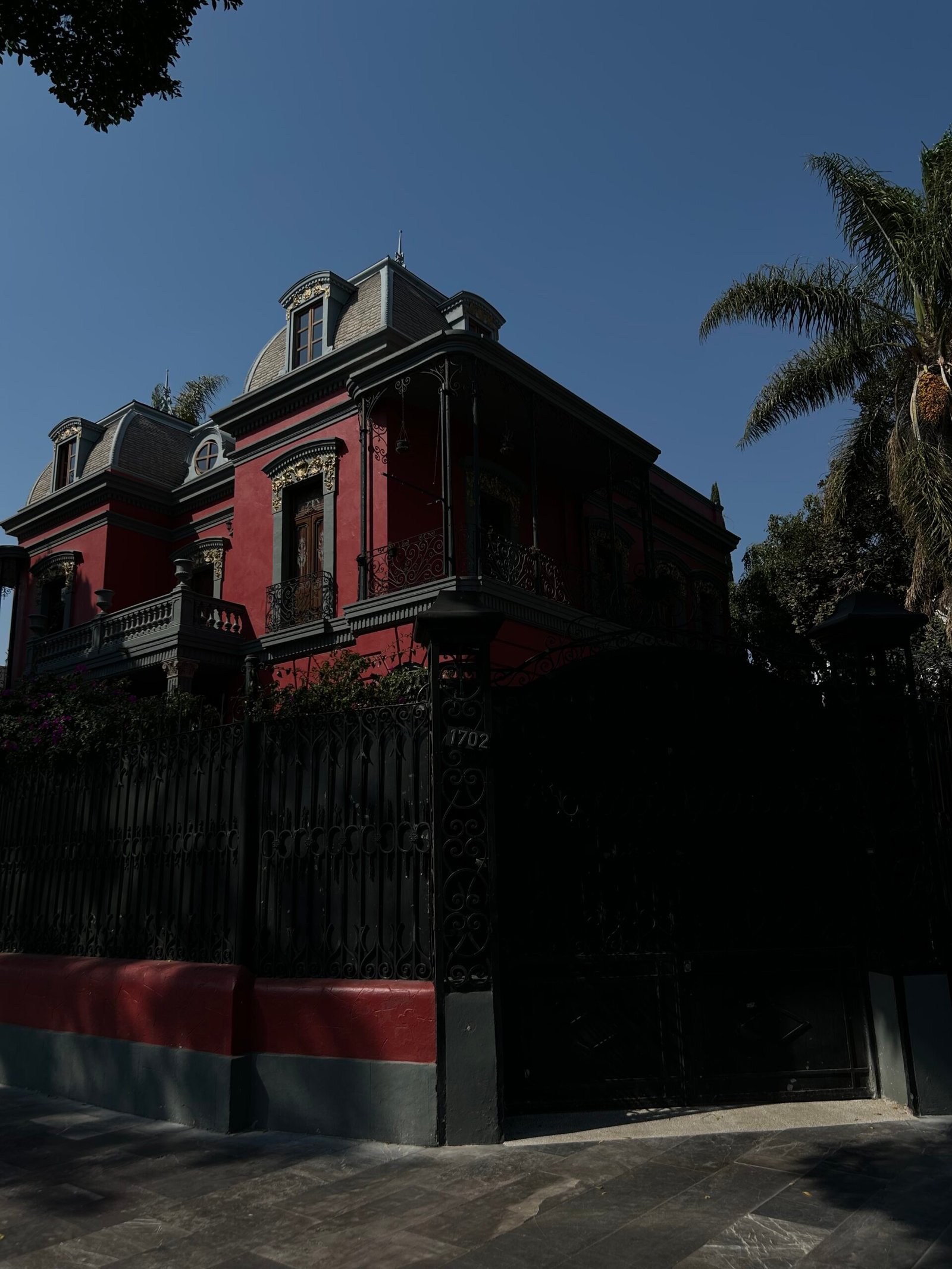 Leyendas de Puebla Historia y leyendas Avenida Juárez, atractivos turísticos, casa de los enanos, arquitectura en Puebla, recorridos en Puebla, museos en Puebla.